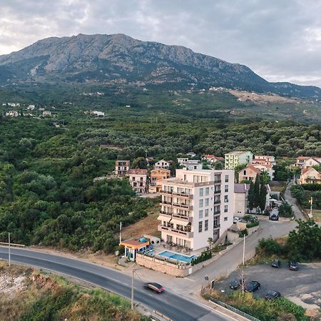 Lux Hotel M Добра вода Екстериор снимка