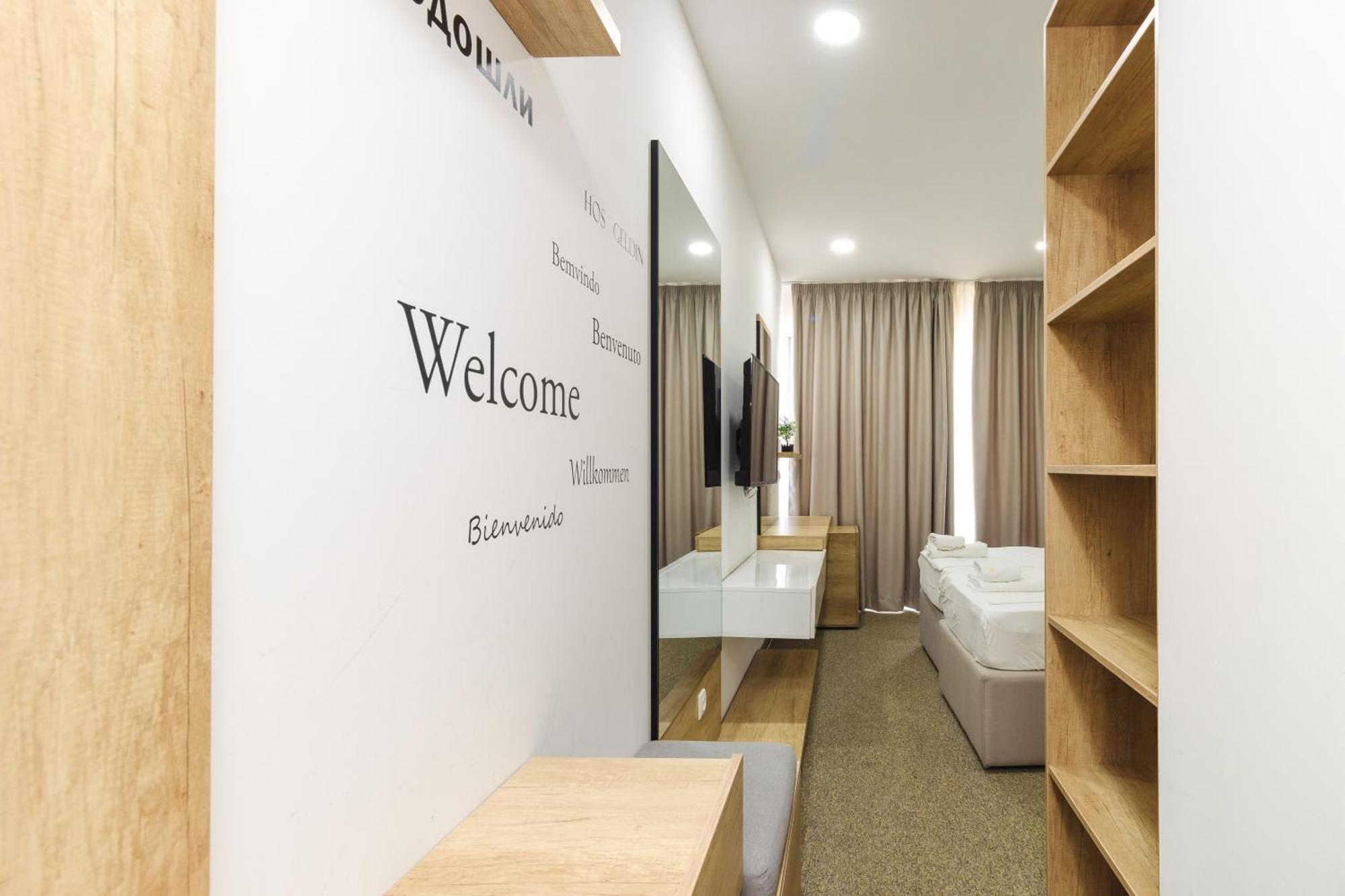 Lux Hotel M Добра вода Екстериор снимка