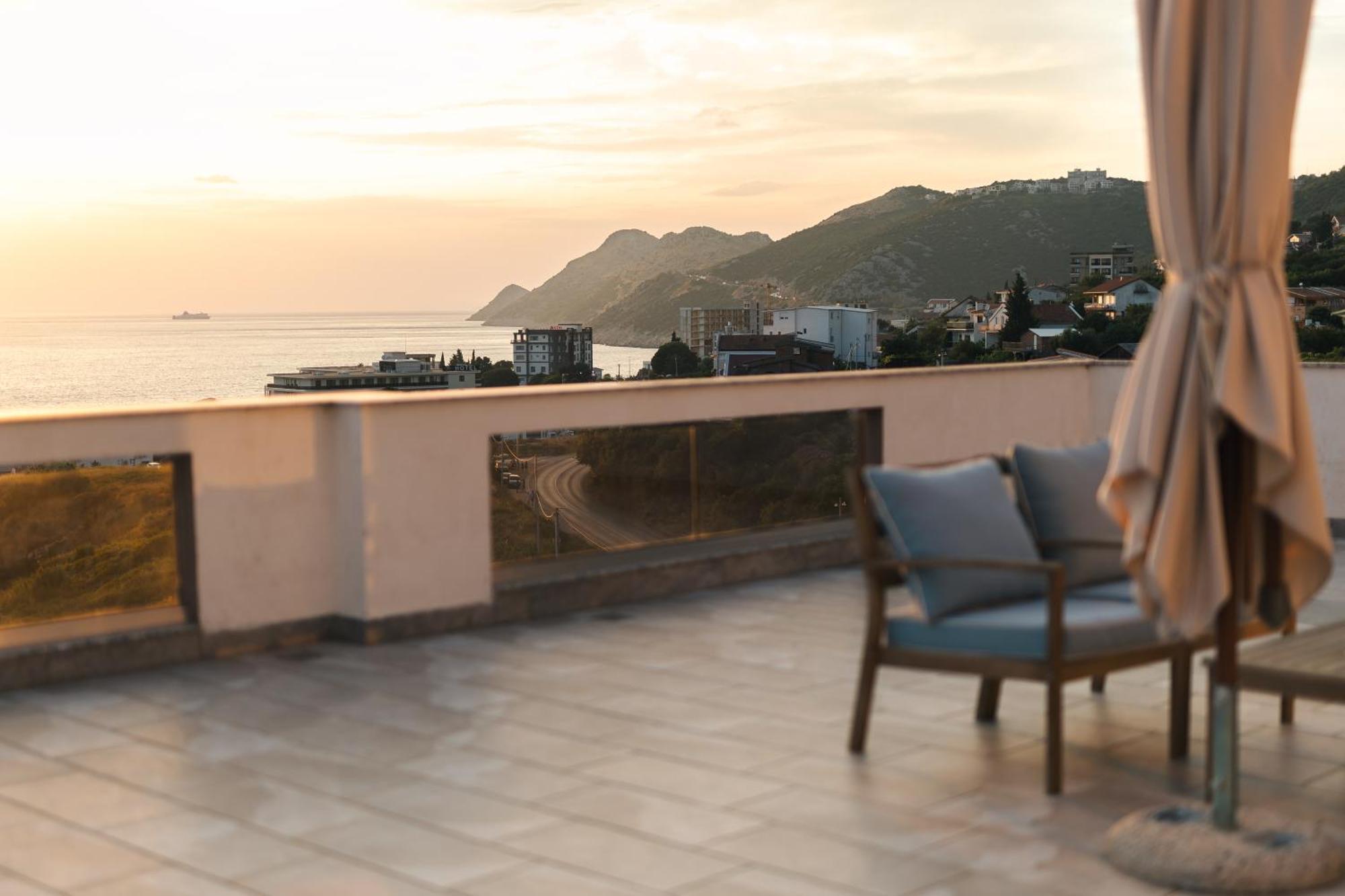 Lux Hotel M Добра вода Екстериор снимка
