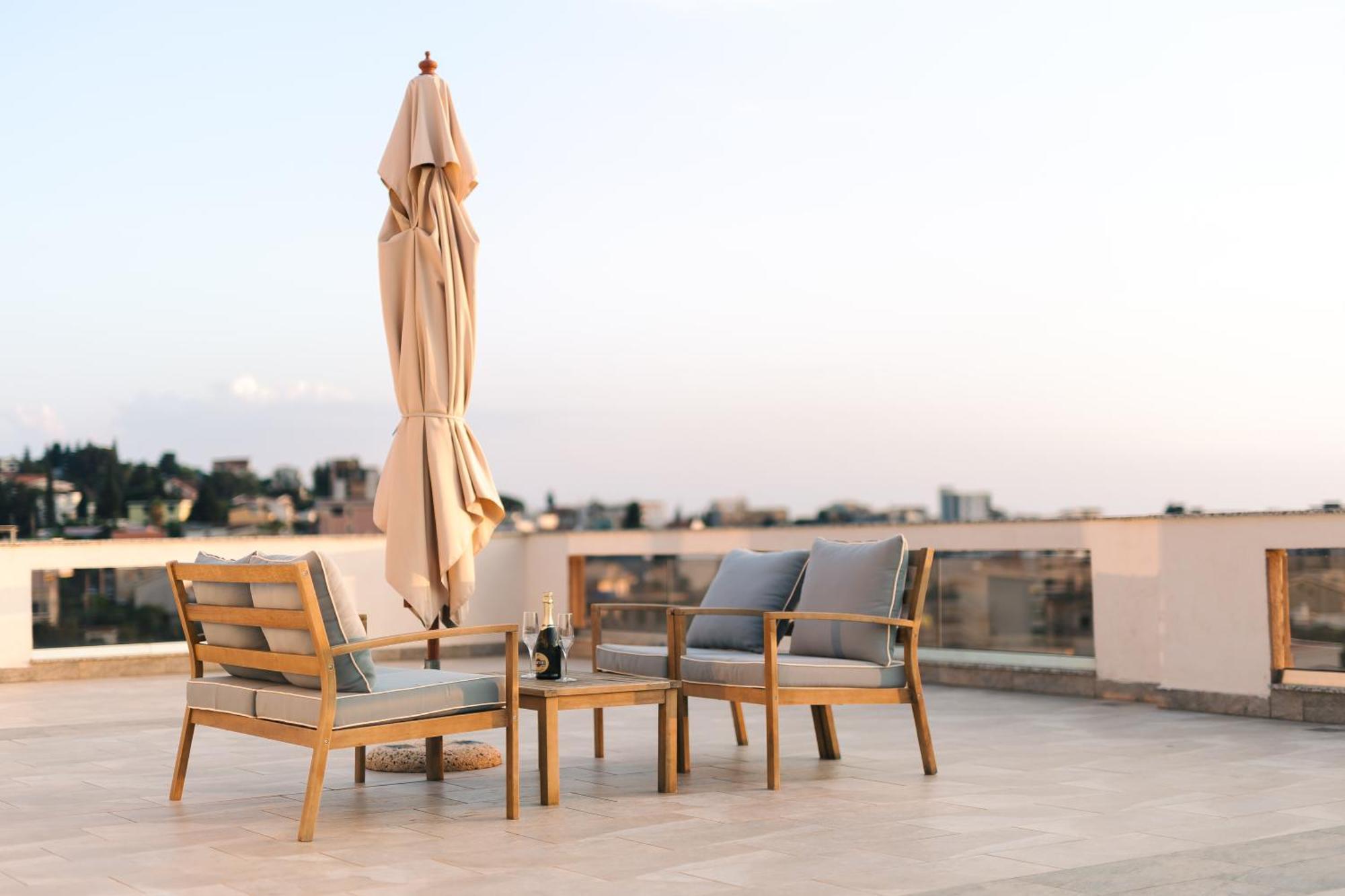 Lux Hotel M Добра вода Екстериор снимка