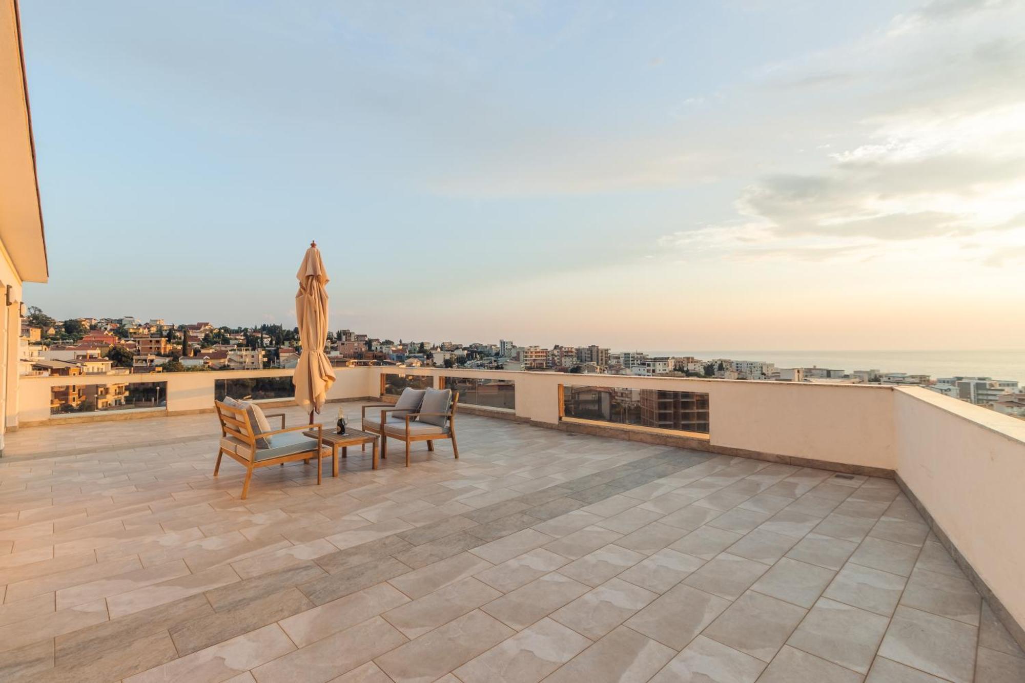 Lux Hotel M Добра вода Екстериор снимка