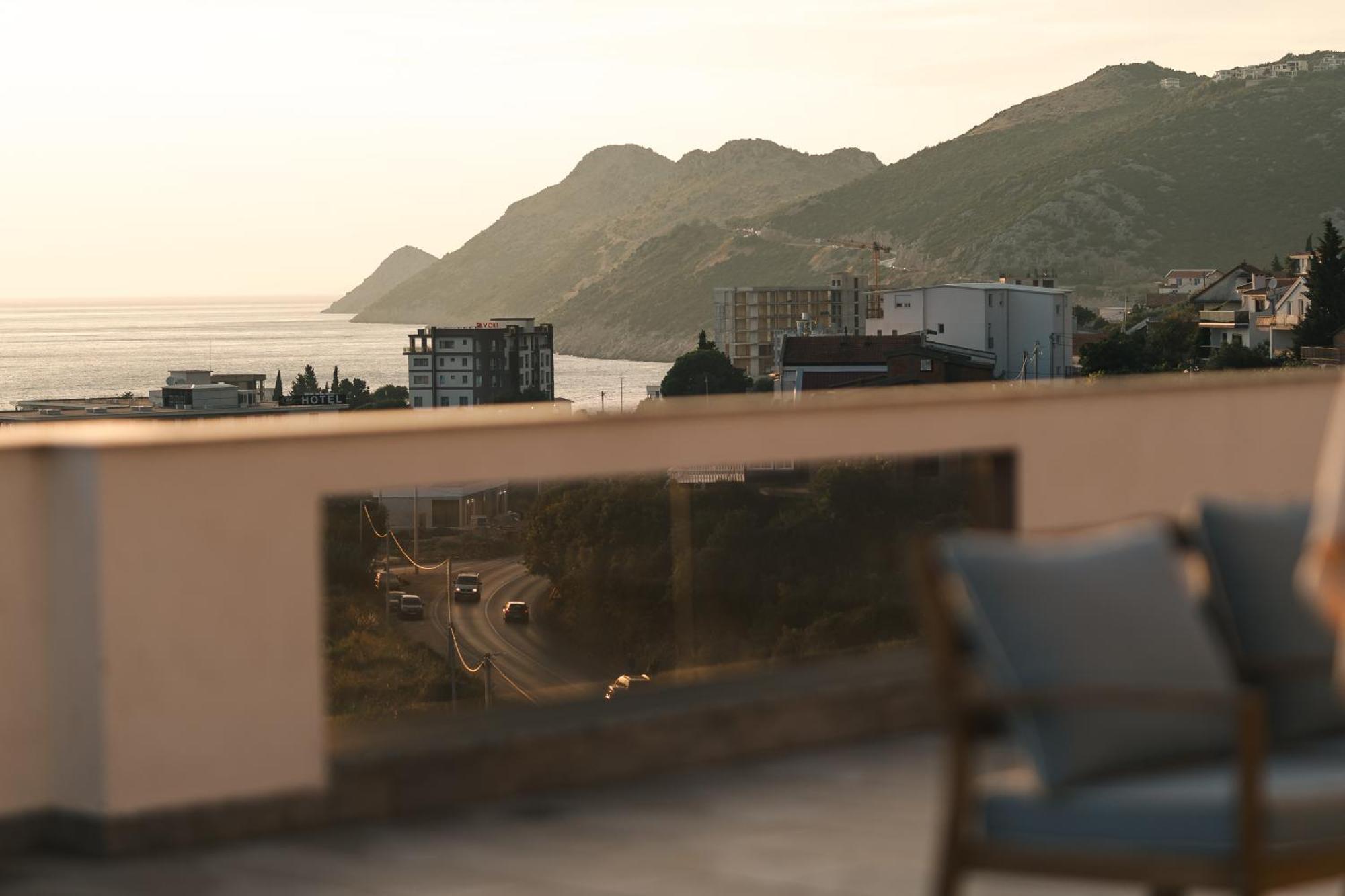 Lux Hotel M Добра вода Екстериор снимка
