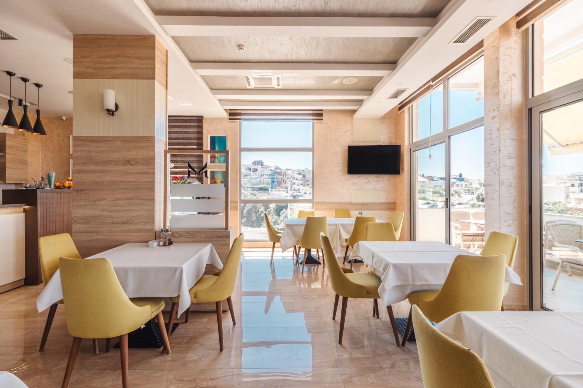 Lux Hotel M Добра вода Екстериор снимка