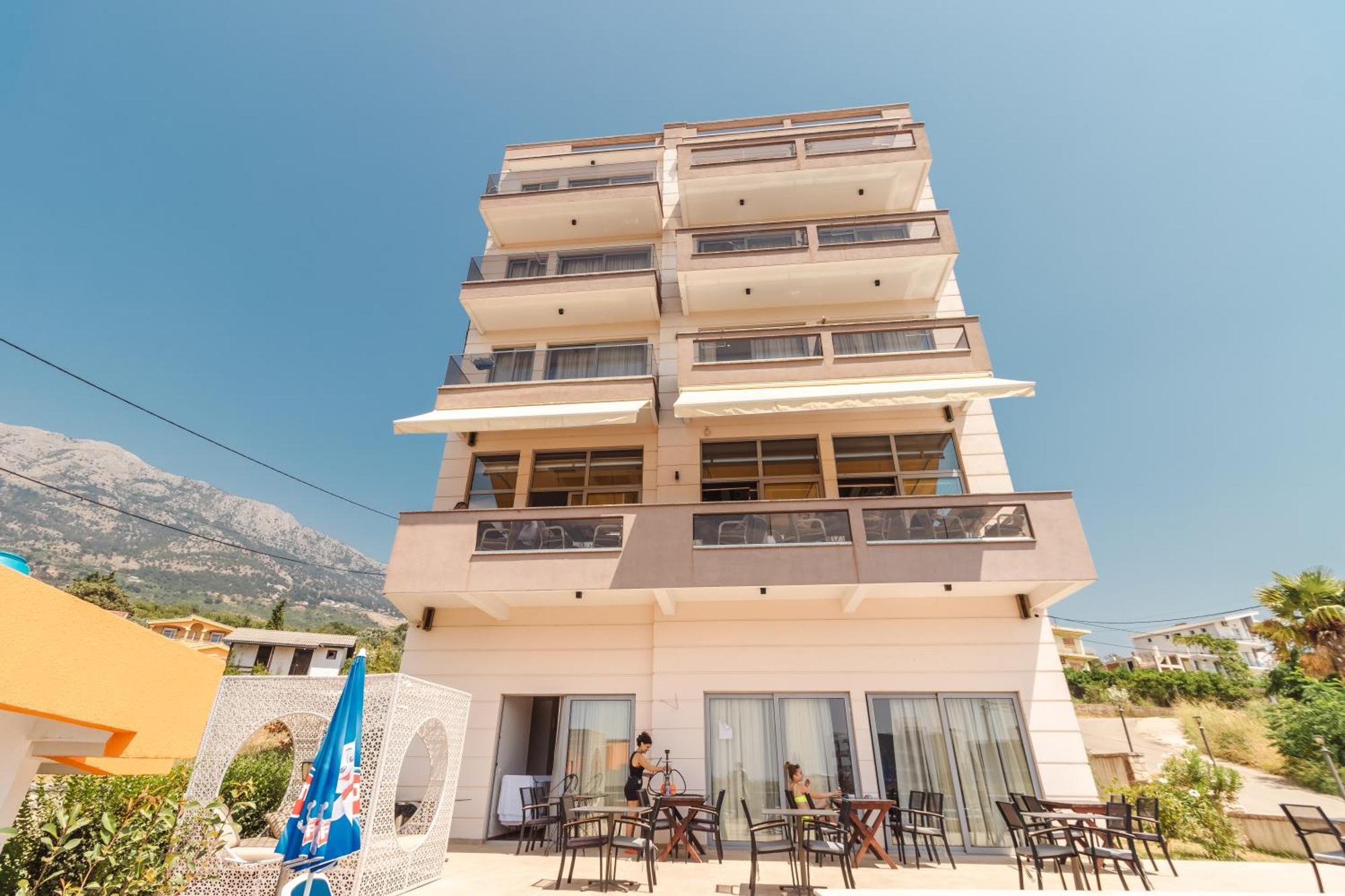 Lux Hotel M Добра вода Екстериор снимка